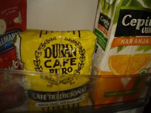 guardado en la refri (nevera) bien cerrado se conserva lejos de la humedad.